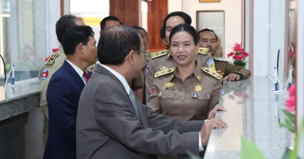 រដ្ឋលេខាធិការក្រសួងមហាផ្ទៃចុះពិនិត្យការអនុវត្តការងារនៅច្រក ចេញ-ចូល តែមួយ