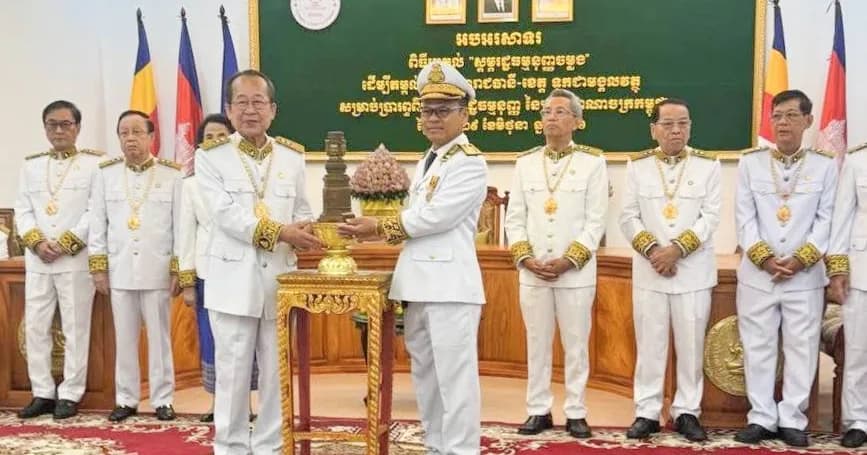 ថ្នាក់ដឹកនាំខេត្តមណ្ឌលគិរី អញ្ជើញទទួល ស្តម្ភរដ្ឋធម្មនុញ្ញចម្លង ដើម្បីតម្តល់នៅក្នុងខេត្ត