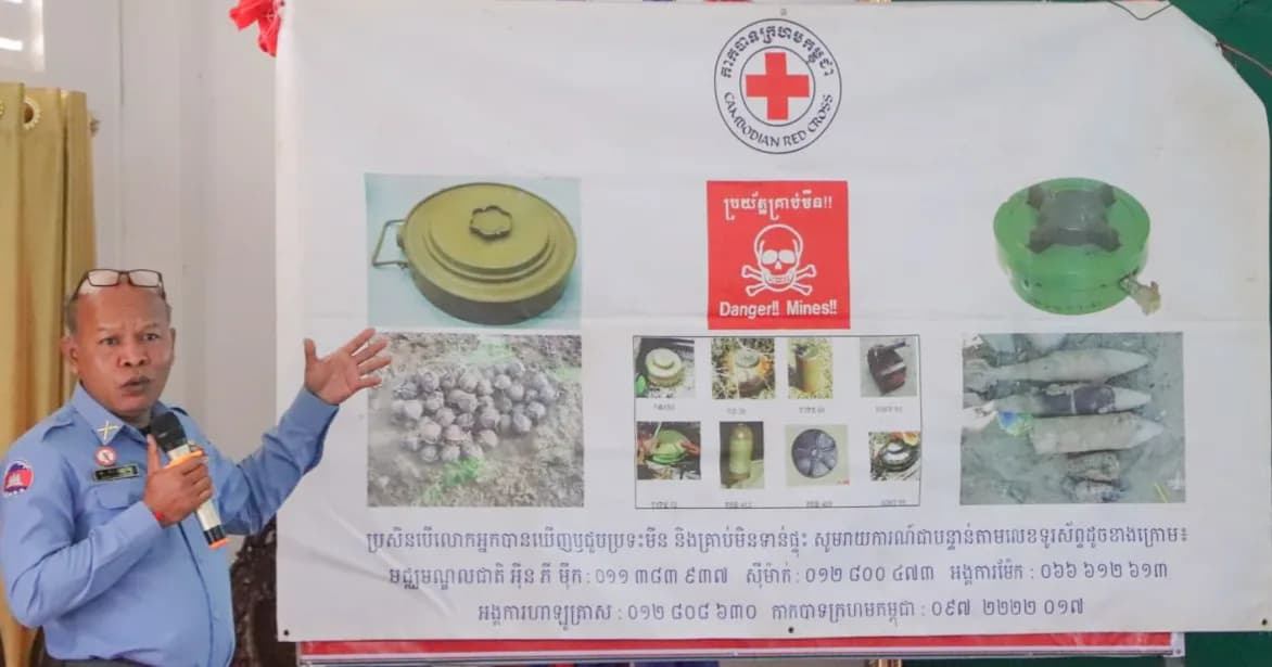 វាគ្មិនកិត្តិយស មកពីកងឯកភាពកំចាត់មីនទី២ (CMAC) បានធ្វើបទបង្ហាញដល់សិក្ខាកាមនៃ វគ្គបណ្តុះបណ្តាលស្តីពី «ការអប់រំអំពីហានិភ័យនៃគ្រាប់មីន សំណល់ជាតិផ្ទុះពីសង្គ្រាម និងប្រតិបត្តិការមនុស្សធម៌ប្រកបដោយសុវត្ថិភាព»
