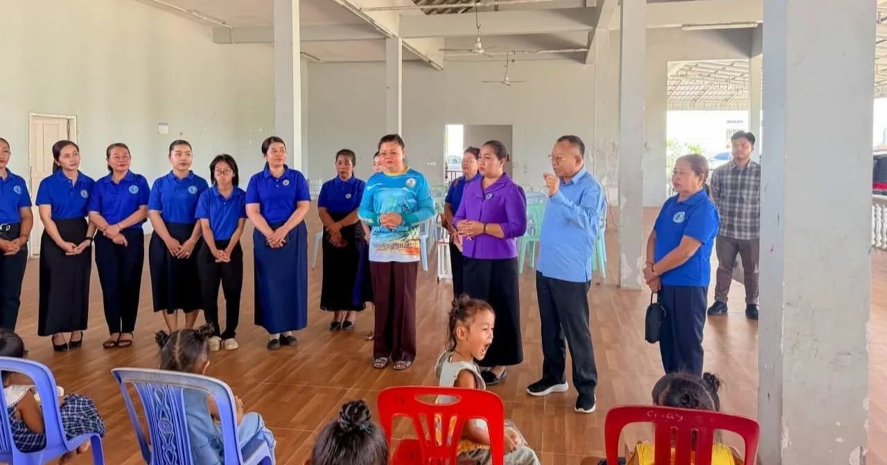 លោកជំទាវ គីម សុភ័ក្ត្រ ម៉ាង ស៊ីណេត អញ្ជើញចុះសួរសុខទុក្ខ និងនាំយកអំណោយឧបត្ថម្ភដល់កុមារនៅបុរីកុមារខេត្តព្រះសីហនុ