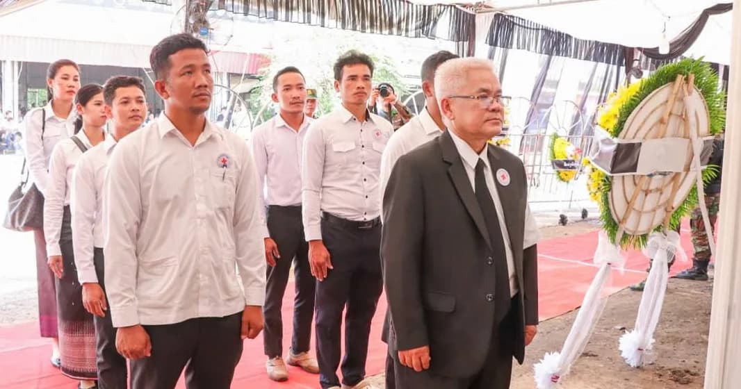 សាខាកាកបាទក្រហមកម្ពុជា ខេត្តបាត់ដំបង ចូលរួមរំលែកទុក្ខជាមួយក្រុមគ្រួសារសព ពលីក្នុងបុព្វហេតុការពារទឹកដី